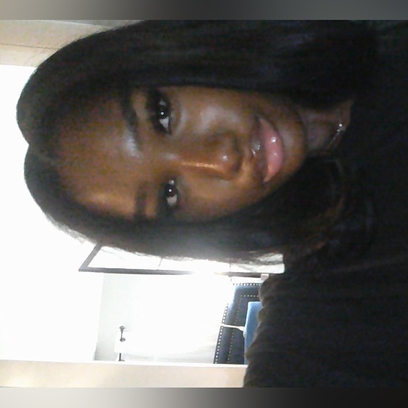 Hairvivi Issa Bob Hd Lace Front Wig - Picture 3 of 3